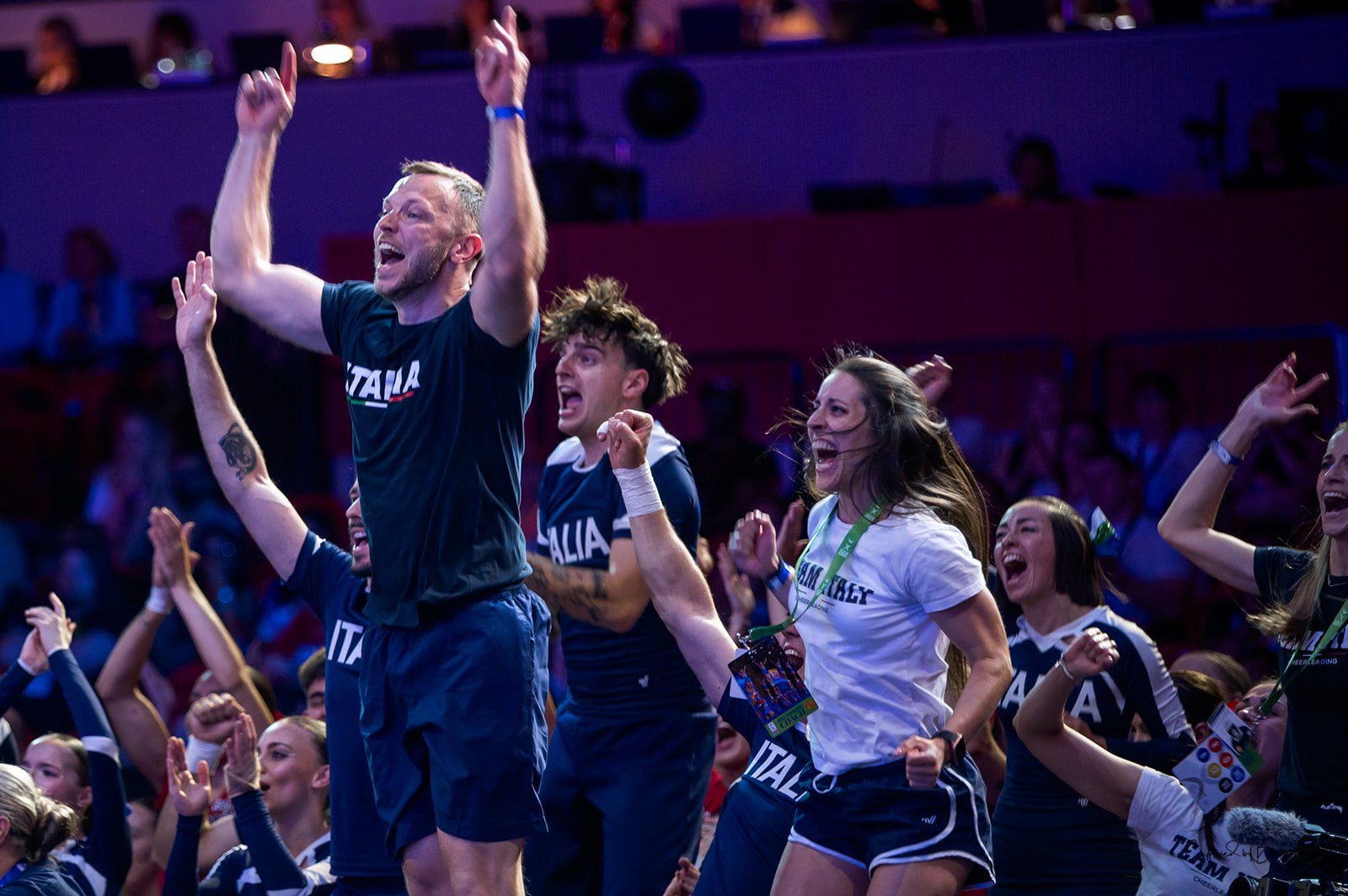 Esibizione di cheerleading davanti al pubblico
